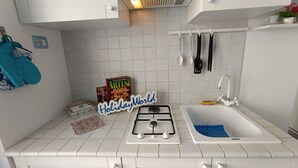 Kühlschrank, Mikrowelle, Ofen, Kochgeschirr/Geschirr/Besteck