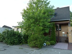 Exterior - Ruhige Ferienwohnung mit Balkon und Parkplatz by Interhome (Wilhelmshaven)