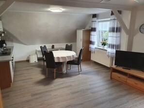 Dining - Komfortable Ferienwohnung in Werdum by Interhome (Bensersiel)