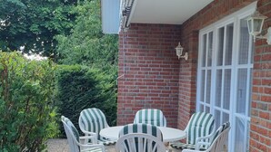 Outdoor dining - Appartement mit Garten, Grill und Terrasse by Interhome (Kellenhusen)