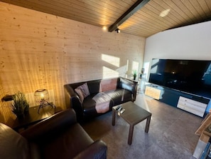 TV - Brunni-Alpthal direkt an den Mythen-Bergen by Interhome (Alpthal)