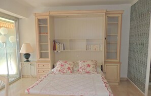 Internet - Studio Vue mer standing proche Cannes by Interhome (Golfe Juan)