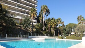 Pool - Studio Vue mer standing proche Cannes by Interhome (Golfe Juan)