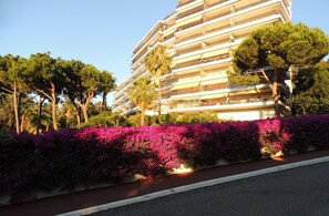 Exterior - Studio Vue mer standing proche Cannes by Interhome (Golfe Juan)