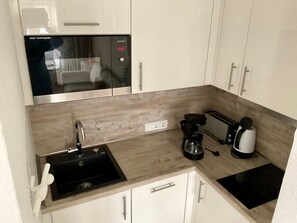 Fridge, microwave, dishwasher, cookware/dishes/utensils - Nordseedüne II by Interhome (Cuxhaven)