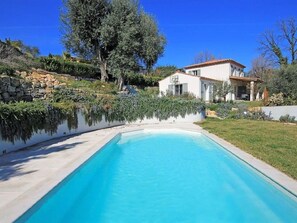 A heated pool - Côte d'Azur ganze Villa beheizter Pool Meerblick by Interhome (Le Rouret)