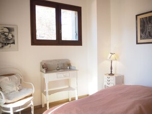 2 bedrooms, Internet - Charmantes Landhaus mit Garten by Interhome (Pierrevert)