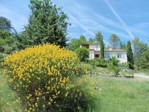 Exterior - Charmantes Landhaus mit Garten by Interhome (Pierrevert)