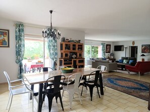 Dining - Ferienvilla "nonalela" mit privatem Pool by Interhome (Uzès)