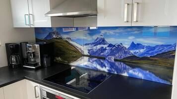 KĂŒhlschrank, Mikrowelle, Ofen, GeschirrspĂŒler