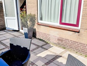Terrace/patio - Sommerhaus in ruhiger Lage mit privatem Garten und Terrasse by Interhome (Egmond aan Zee)