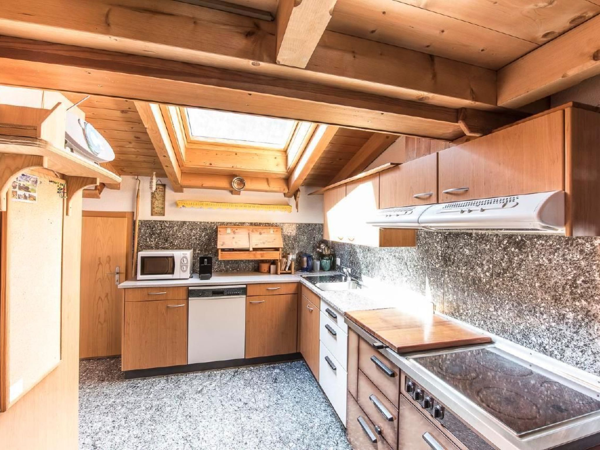 Kühlschrank, Ofen, Geschirrspüler, Kochgeschirr/Geschirr/Besteck