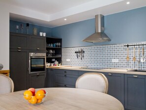 Refrigerador, microondas, horno y lavavajillas 