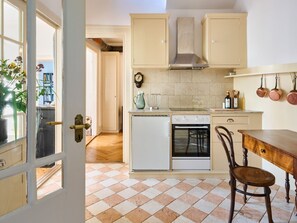 Fridge, oven, dishwasher, cookware/dishes/utensils - Villa Elfenau by Interhome (Biel)