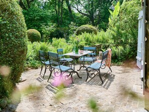 Outdoor dining - Villa Elfenau by Interhome (Biel)