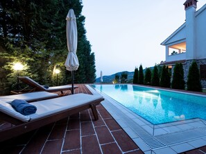 A heated pool - Anwesen "Vila Harmonia" mit Infinity-Pool by Interhome (Opatija/Ičići)