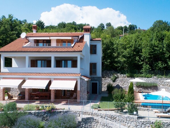 Exterior - Anwesen "Vila Harmonia" mit Infinity-Pool by Interhome (Opatija/Ičići)