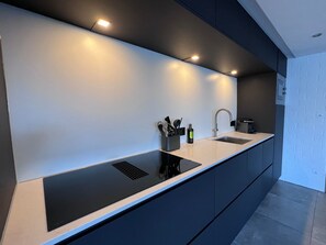 Refrigerador y utensilios de cocina 