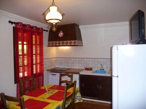 Refrigerador, microondas, horno, lavavajillas