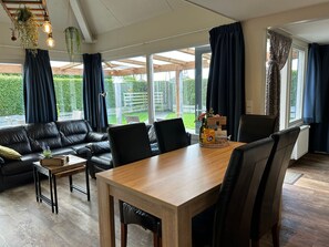 Dining - in einem familienfreundlichen Ferienpark by Interhome (Stavenisse)