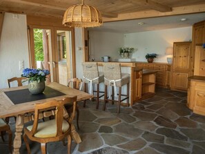 Dining - Chalet am See mit Panorama Aussicht by Interhome (Gunten)