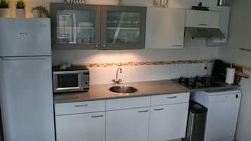 Kühlschrank, Mikrowelle, Ofen, Geschirrspüler