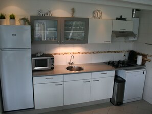 Refrigerador, microondas, horno, lavavajillas