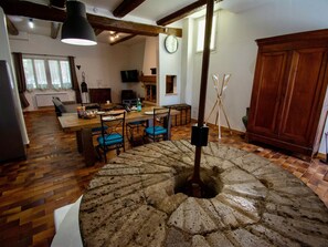 Dining - Moulin de Tartay in Avignon by Interhome (Montfavet)
