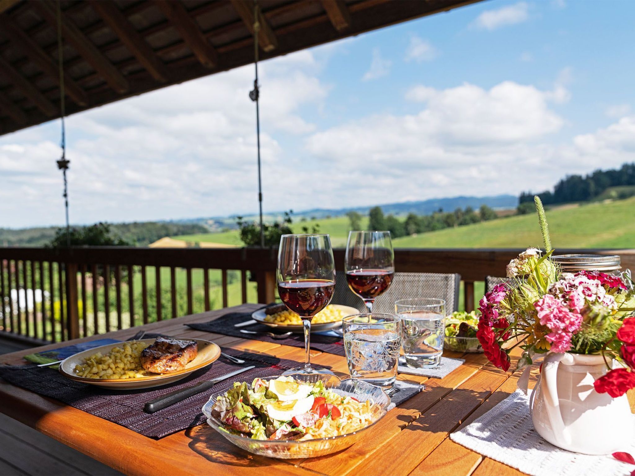 تناول الطعام بالخارج