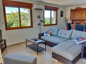 TV - Lou Pitchot Maximénet Le cerf by Interhome (Buis-les-Baronnies)