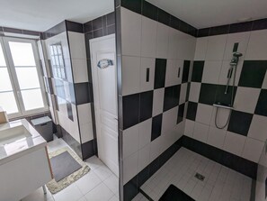 Bathroom - Gite Pamphilienne mit Blick auf Mont Saint Michel by Interhome (Courtils)