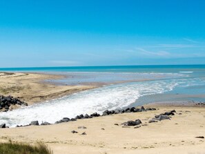 Beach - Maison de vacances "Strandhaus" by Interhome (Gouville-sur-Mer)