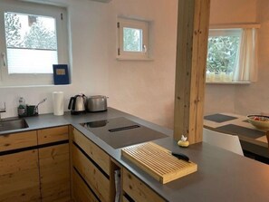 Fridge, oven, dishwasher, cookware/dishes/utensils - Chesa Tschuetta by Interhome (Samedan)