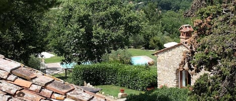 المنطقة المحيطة بالمنشأة