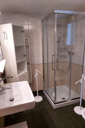 Towels - Chasina Bonavia - unvergessliche Ferien in Sent by Interhome (Sent)