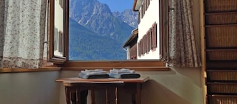 Chasina Bonavia - unvergessliche Ferien in Sent by Interhome
