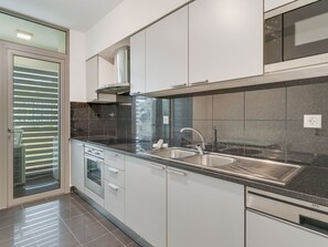 Fridge, microwave, oven, dishwasher - Wohnung "Anjo Wohnung Top Lage" by Interhome (Madeira/Funchal)
