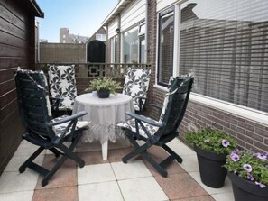 Outdoor dining - Sommerhäuschen am Meer by Interhome (Egmond aan Zee)