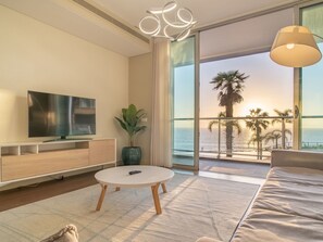 TV - Wohnung "Madeira Palace Erste Linie" by Interhome (Madeira/Funchal)