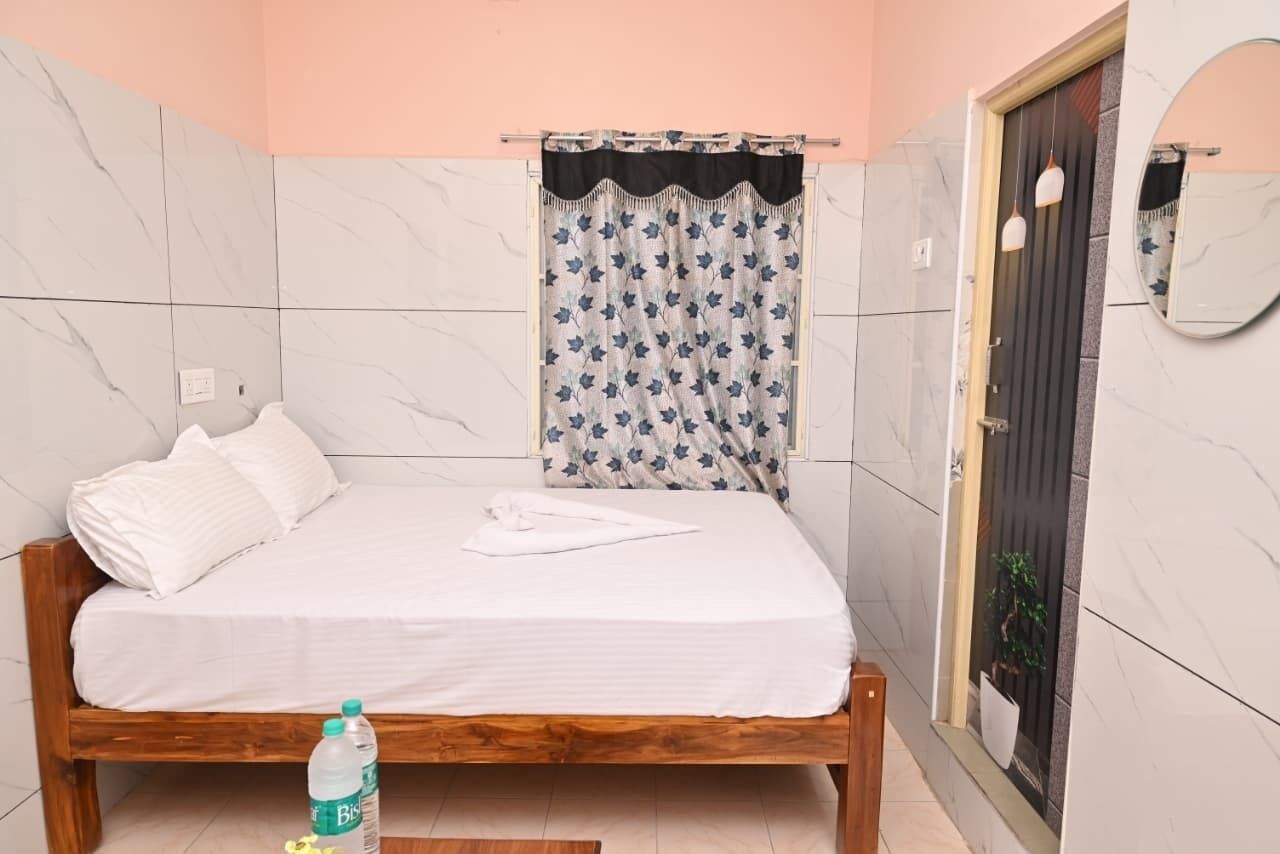 Vaishnavi Residency Offers Clean Rooms, Peaceful Stay, And Comfortable Service. - Tiruvannamalai