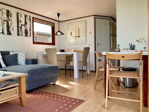Dining - Haus Sonnenschein mit Blick auf das Lauwersmeer by Interhome (Anjum)