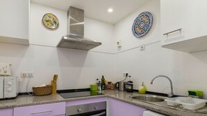 Private kitchen - Wohnung mit Balkon und Aussicht in São Martinho by Interhome (Madeira/Funchal)
