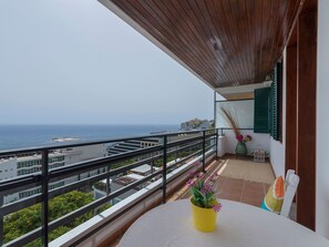 Outdoor dining - Wohnung mit Balkon und Aussicht in São Martinho by Interhome (Madeira/Funchal)