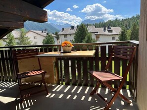 Outdoor dining - Chesa Calderas by Interhome (Bever)