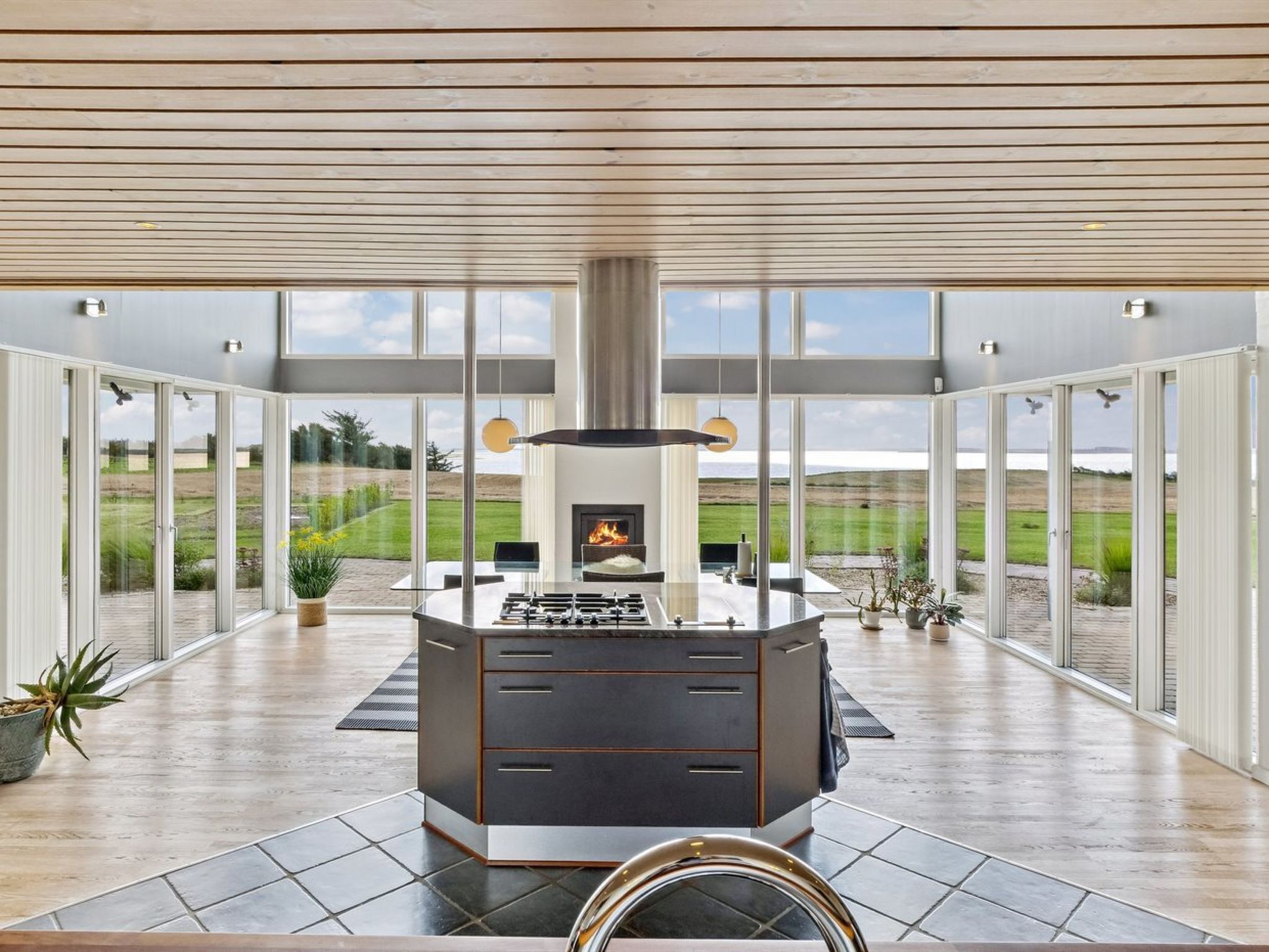 Fridge, microwave, dishwasher, cookware/dishes/utensils