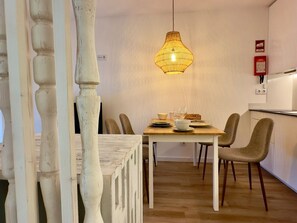 Dining - Eine Oase der Ruhe in einem zentralen Stadtteil von Aveiro by Interhome (Aveiro)