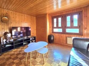 TV - Typische Wohnung Le Ver Luisant. Val d'Hérens by Interhome (St-Martin VS)