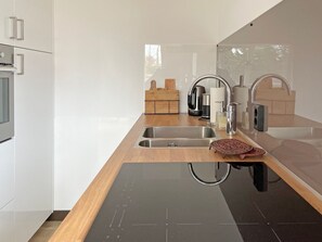 Fridge, microwave, oven, dishwasher - VillaNina by Interhome (Noordwijk)