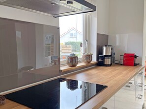 Refrigerador, microondas, horno y lavavajillas 