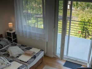 Internet - Doppelhaushälfte für sechs Personen mit Garten by Interhome (Szántód)